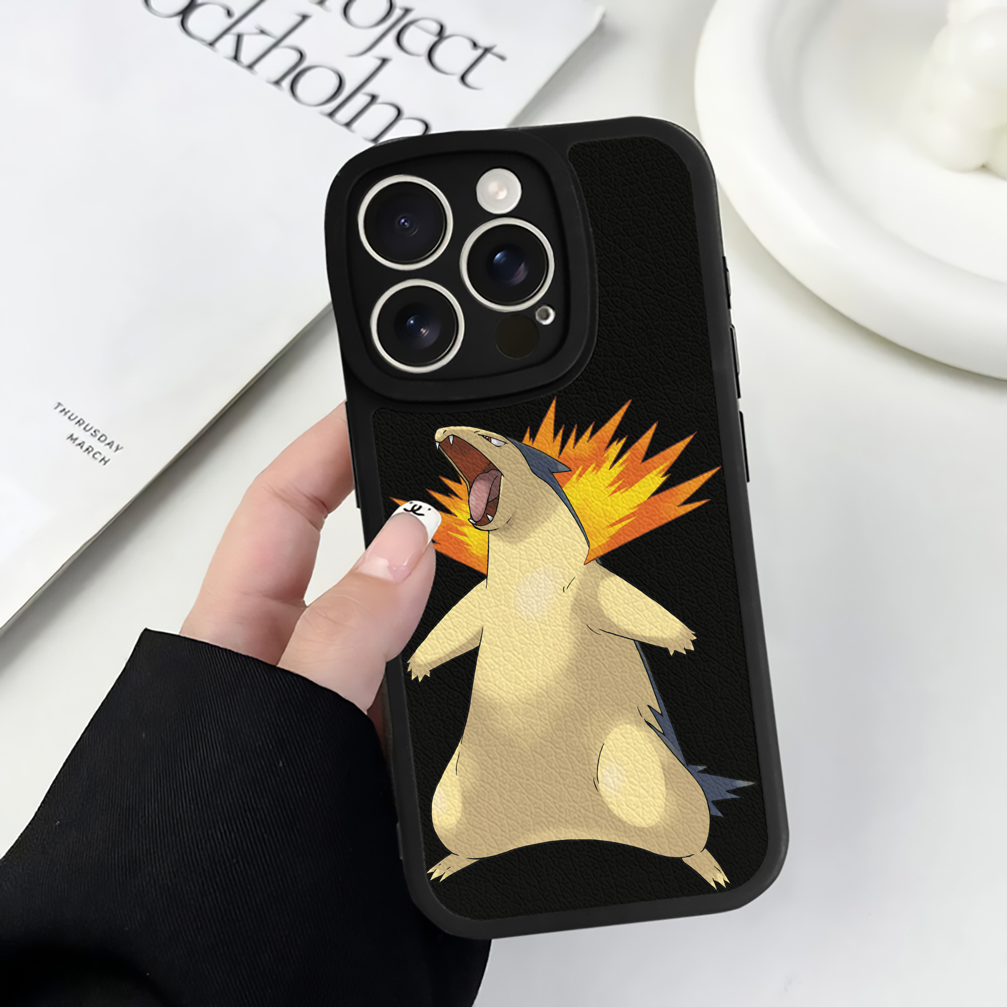 （画像用） ポケットモンスター Pokémon 【iPhone 16シリーズ対応】シリコンスマホケース（レザー調） 材質：シリコン